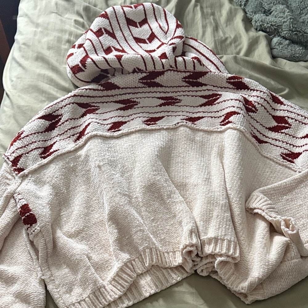 POL Cream and Maroon V-Neck Sweater - Picture 3 of 3
